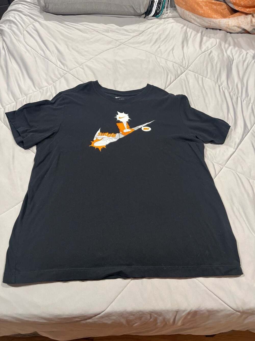 Nike Men's Sportswear NSW Comic Swoosh Shoe Box Graphic T-Shirt